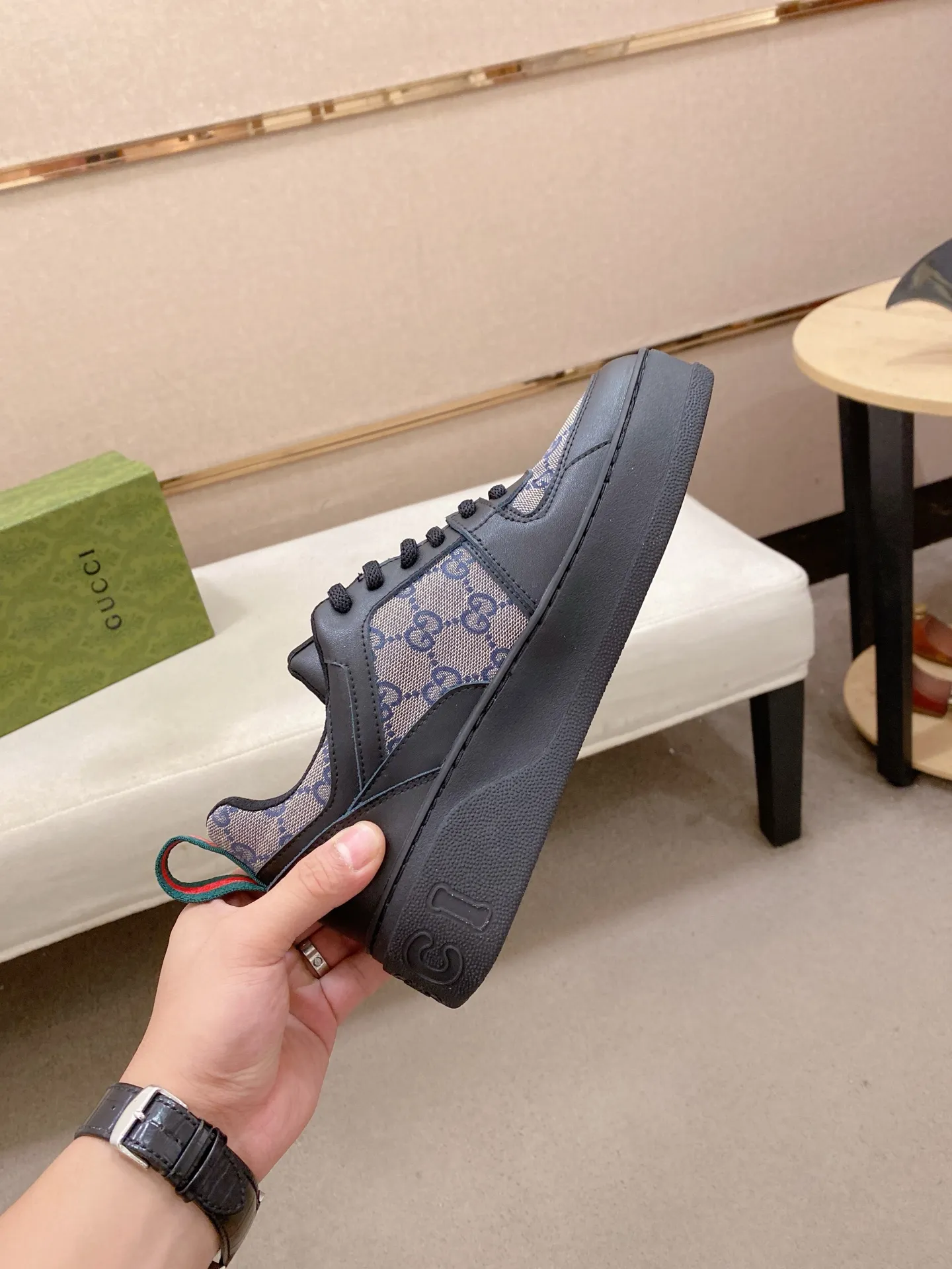 Men's clothing and shoes💰:420💰 (GUCCI) The latest model from the official website🎁🎁Casual and fashionable men's shoes👟, hot style💥The version is simple and elegant, exclusive for trendy men. The unique latest brand elements from the official website👑Original Gucci decoration, fashionable and generous, the fabric is original cowhide ✅Mesh breathable lining, the official website specifies wear-resistant casual outsole, the classic model is taken in kind at the counter🎬38-44 (can be customized for 45 non-refundable)